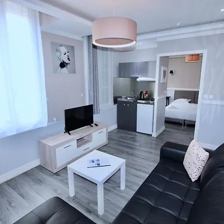 Luxury Hotel apartamentowy 2*
