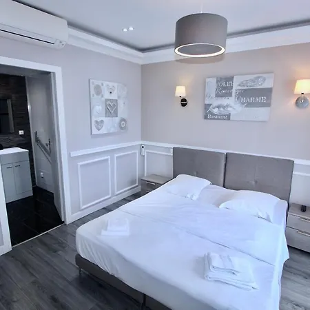 Hotel apartamentowy Luxury 2*